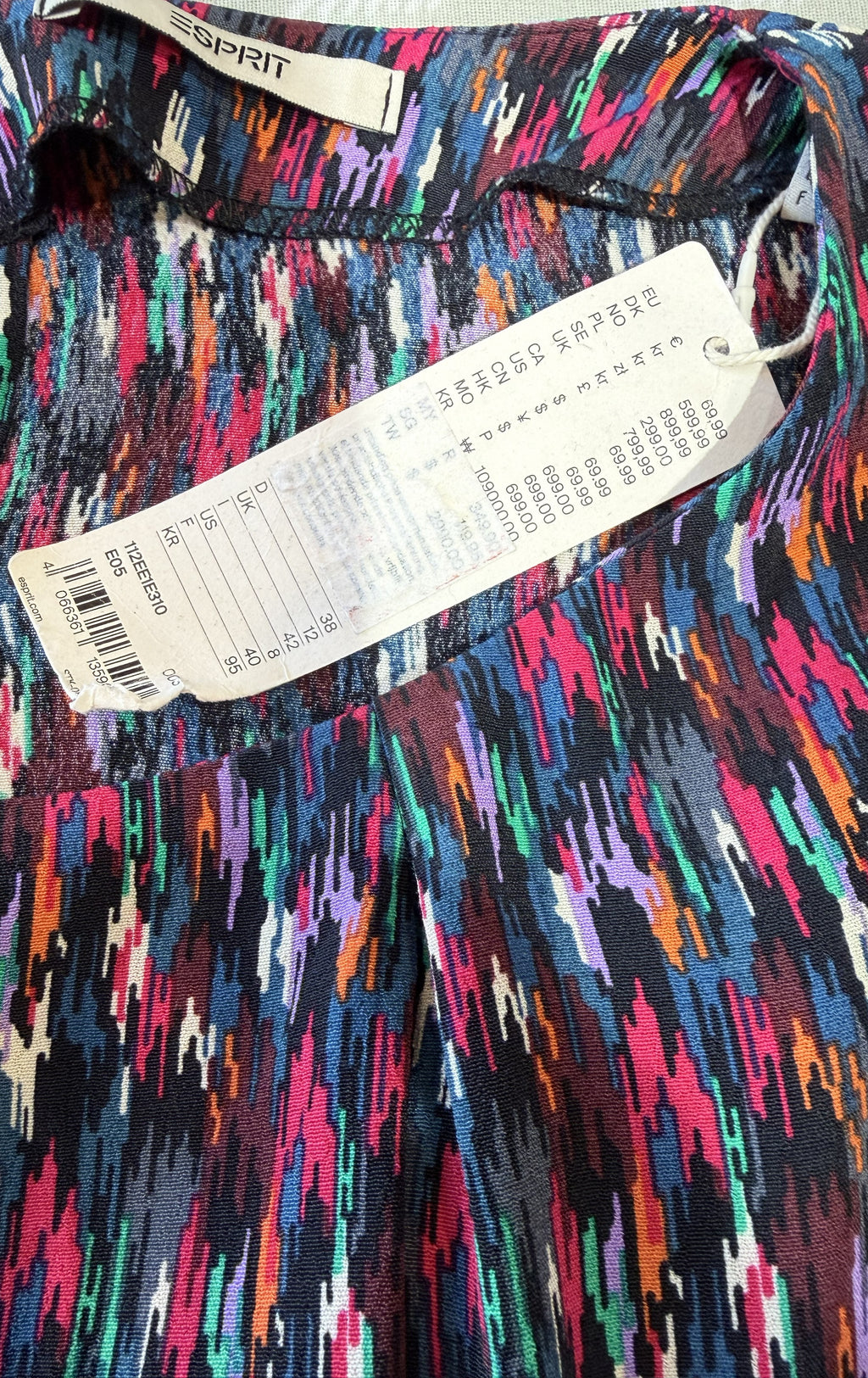Rochie Esprit multicoloră – lejeră, din vâscoză 100%