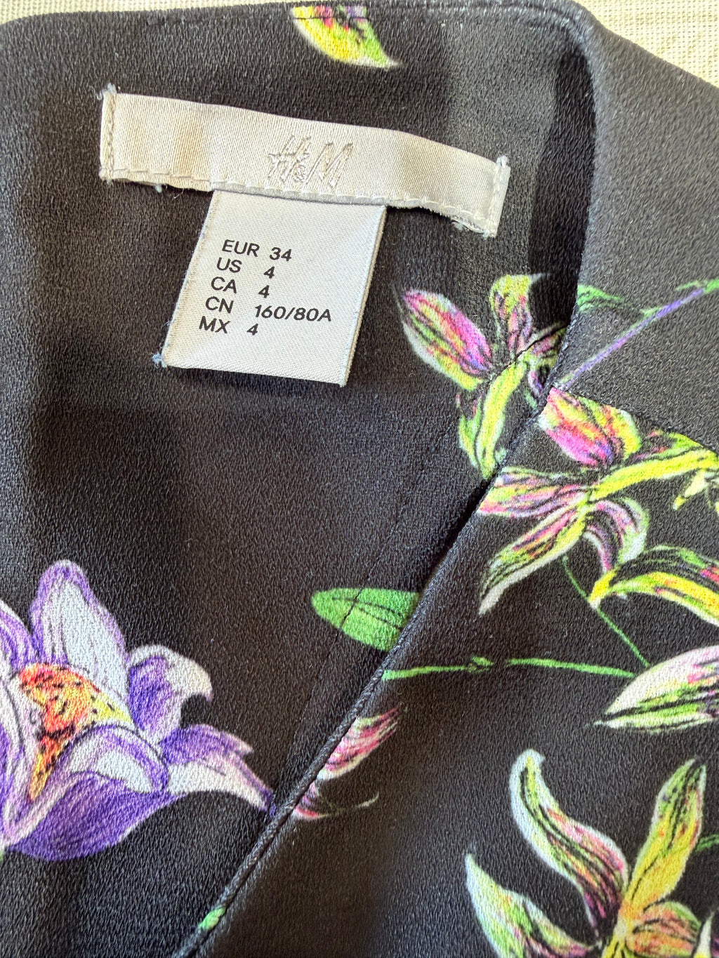 Rochie florală H&M, neagră, mâneci lungi