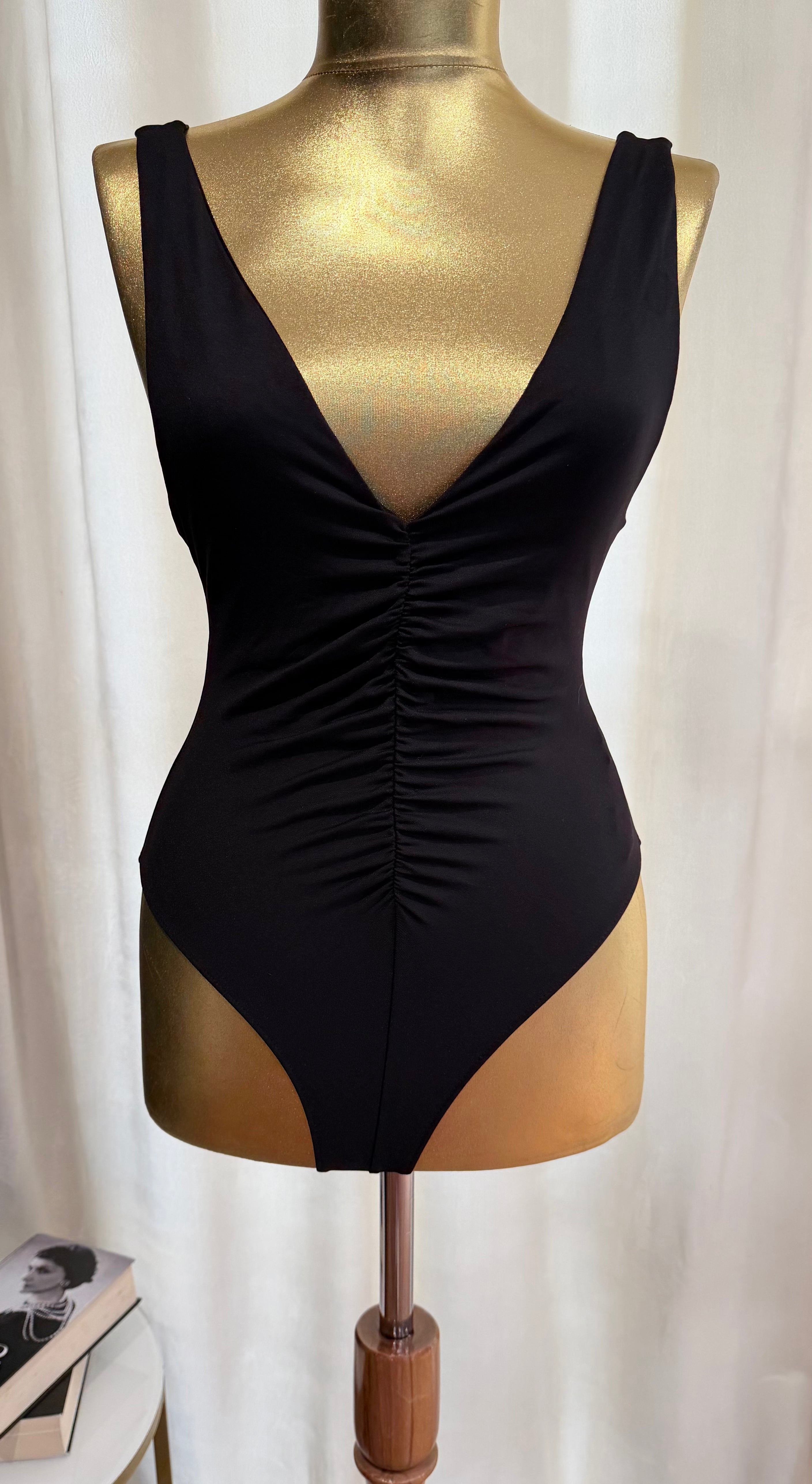 Body cu decolteu in V